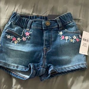 Baby Gap toddler girl denim shorts - size 3 years